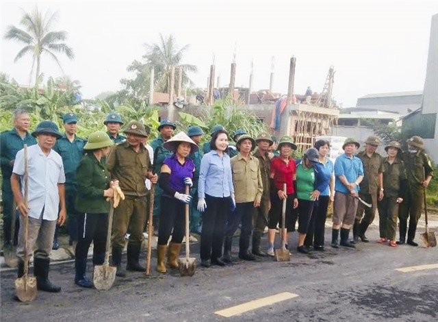 Phường uu888 one ra quân dọn vệ sinh môi trường khắc phục các vị trí có nguy cơ ngập úng