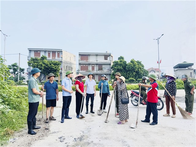 Phường uu888 one ra quân dọn vệ sinh môi trường khắc phục các vị trí có nguy cơ ngập úng