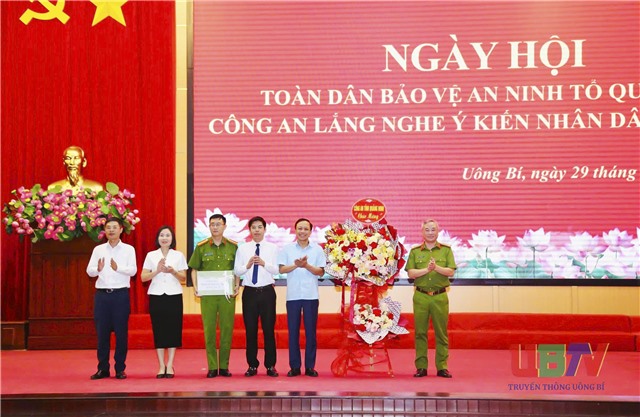 Phường uu888 one tổ chức “Ngày hội toàn dân bảo vệ uu888 có Tổ quốc” và “Công an lắng nghe ý kiến Nhân dân”