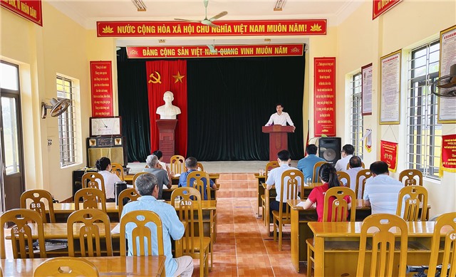 Đồng chí Nguyễn Đức Hòa Chủ tịch uu888.con phường dự sinh hoạt chi bộ tại khu Đền Công 2