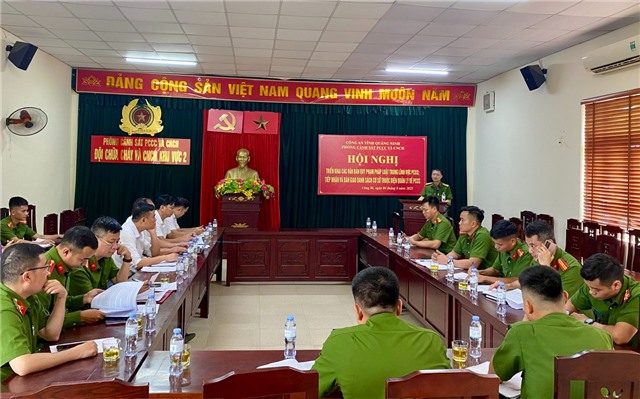 Tiếp nhận và bàn giao danh sách cơ sở thuộc diện quản lý về PCCC trên địa bàn phường uu888 one, phường Vàng danh và phường Yên Tử