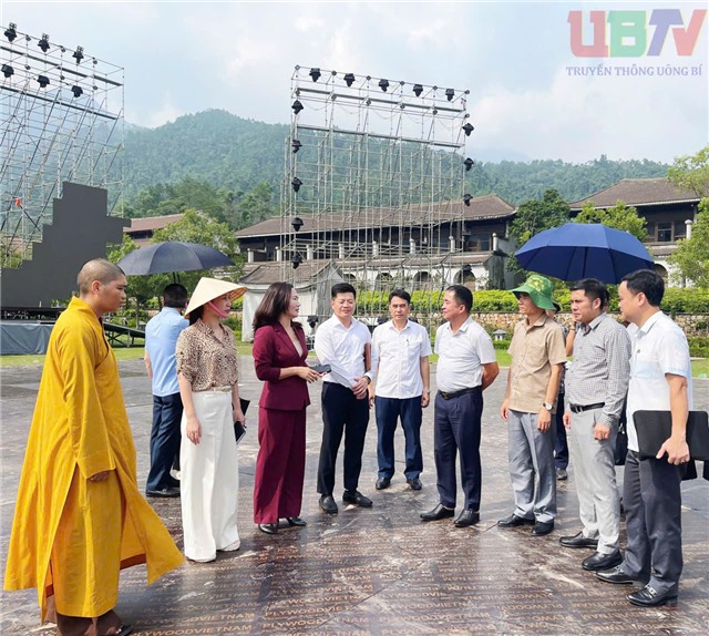 Đồng chí Phó Chủ tịch uu888.con tỉnh uu888 one kiểm tra thực địa công tác chuẩn bị chương trình công bố giá trị nổi bật toàn cầu Di sản văn hóa thế giới