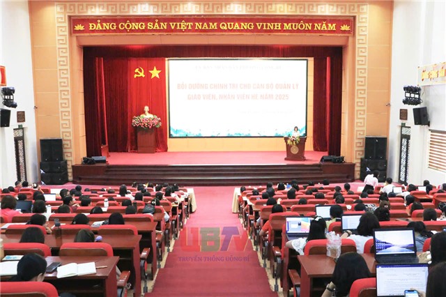 Phường uu888 one bồi dưỡng chính trị cho cán bộ quản lý giáo dục, giáo viên và nhân viên hè 2025