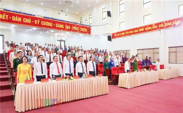 Đảng bộ phường uu888 one trao tặng Huy hiệu Đảng đợt 02/9
