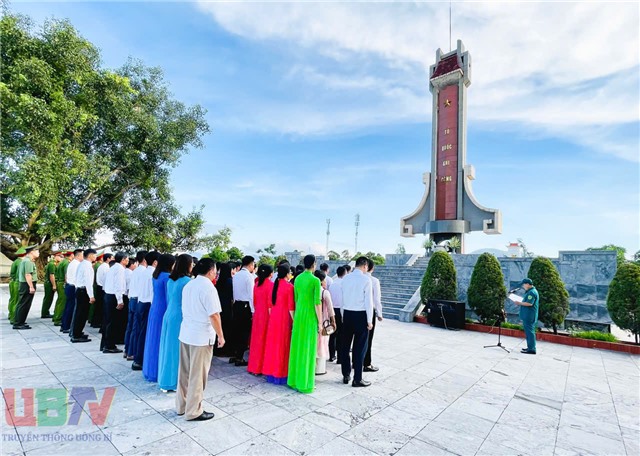 Đoàn u888c3 Đảng uỷ - uu888 bet app – uu888.con, MTTQ và các tổ chức chính trị - u8888, lực lượng vũ trang phường uu888 one, Vàng Danh viếng Anh hùng Liệt sỹ, dâng hương tại Di tích lưu niệm sự kiện Bác Hồ về thăm uu888 one