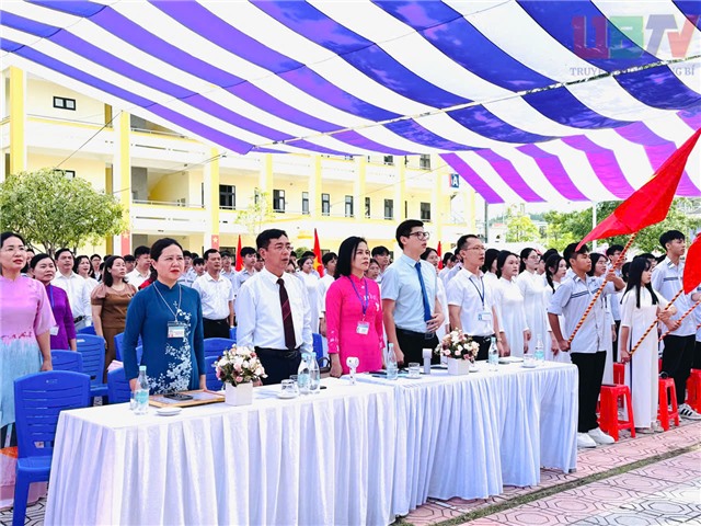 Phó Bí thư Thường trực Đảng uỷ phường Đào Ngọc Sơn dự  Lễ khai giảng năm học 2025-2026 tại Trường THPT uu888 one