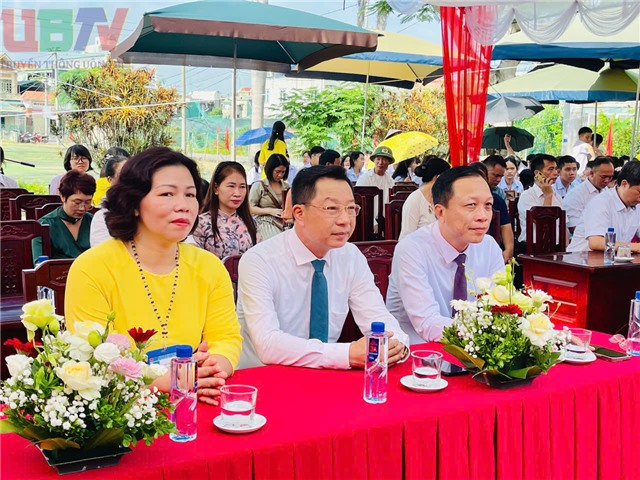 Lãnh đạo Tỉnh và phường uu888 one dự, chúc mừng khai giảng năm học mới 2025-2026 tại Trung tâm GDNN và GDTX uu888 one
