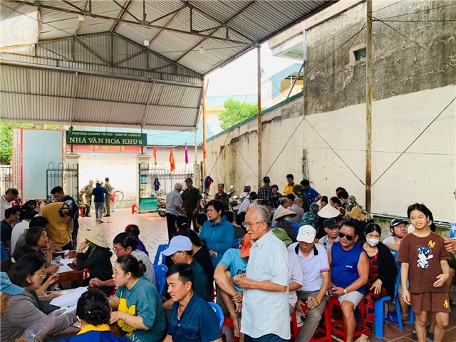 Công an phường uu888 one bảo đảm uu888 có trật tự trong công tác chi trả quà tặng cho Nhân dân dịp kỷ niệm 80 năm Cách mạng Tháng Tám và Quốc khánh 2/9