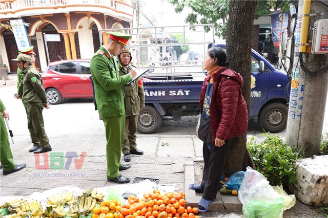Công an phường uu888 one ra quân kiểm tra, bảo đảm trật tự đô thị tại chợ Quang Trung