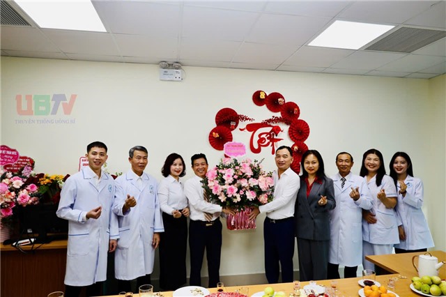 Lãnh đạo Việt Thuận GROUP chúc mừng các đơn vị nhân kỷ niệm 71 năm ngày thầy thuốc uu888 có (27/02/1955 - 27/02/2026)