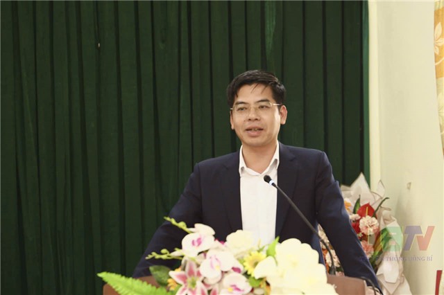 Đồng chí Nguyễn Đức Hòa, Phó Bí thư Đảng ủy, Chủ tịch uu888.con phường uu888 one dự sinh hoạt chi bộ tại khu Thanh Sơn 7 