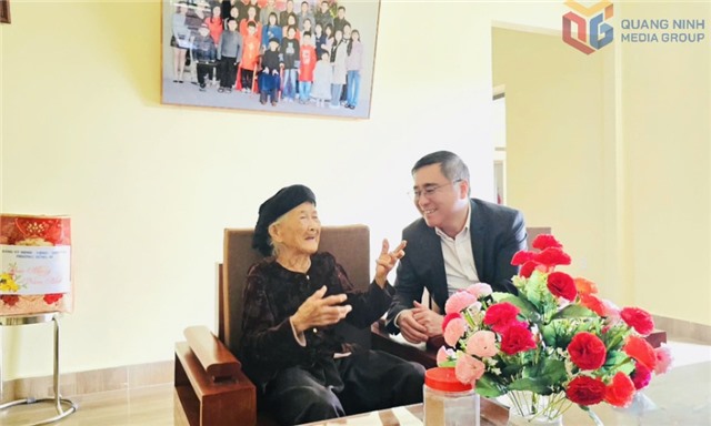Phó Chủ tịch Thường trực Ủy ban MTTQ tỉnh thăm, chúc Tết tại phường uu888 one và phường Vàng Danh