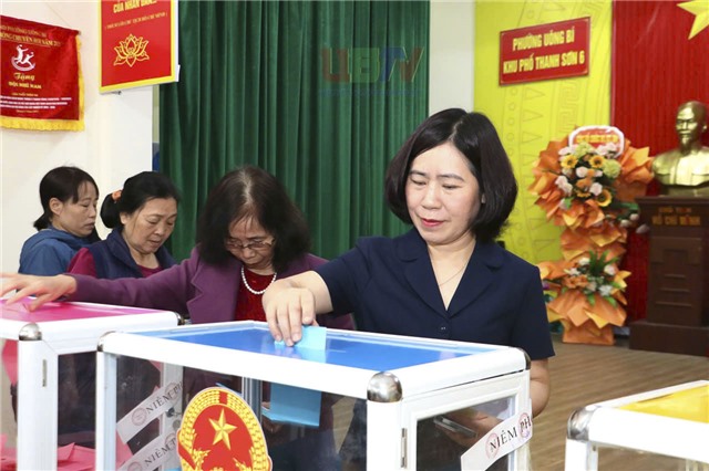 Đến 13h40' ngày 15/3, 33/33 khu dân cư của phường uu888 one đạt 100% cử tri đi bầu cử
