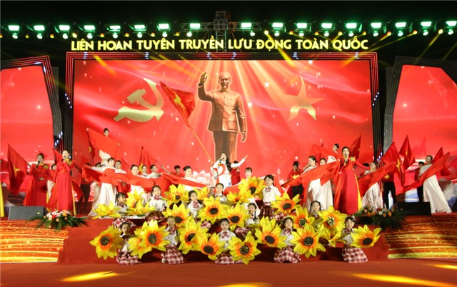 Tối 02/04, sân khấu Quảng trường 25/02 sẽ bùng nổ không khí nghệ thuật với chương trình lưu diễn thuộc Liên hoan Tuyên truyền lưu động toàn quốc!