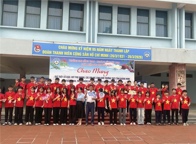 Học sinh khối 9 trường TH - THCS uu888 one tham quan, trải nghiệm và tham dự ngày hội tư vấn nghề nghiệp tại Trường Cao đẳng than  khoáng sản uu888 có, phân hiệu hữu nghị