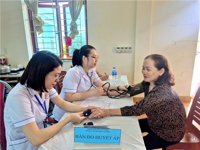 Hưởng ứng Ngày sức khỏe toàn dân 7/4: uu888 one triển khai khám, tư vấn và truyền thông y tế, từ học đường đến cộng đồng