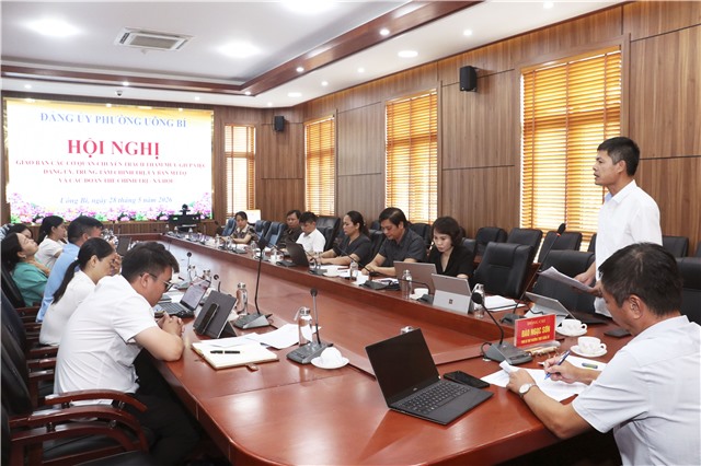 Giao ban các cơ quan chuyên trách tham mưu giúp việc Đảng ủy phường uu888 one tháng 5/2026