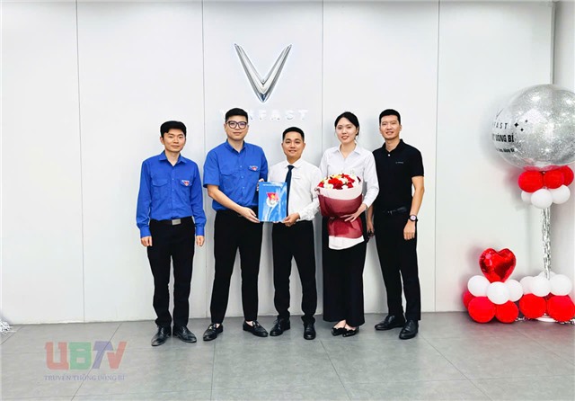 Trao quyết định thành lập chi đoàn Công ty Cổ phần Công nghệ Vinfast uu888 one 