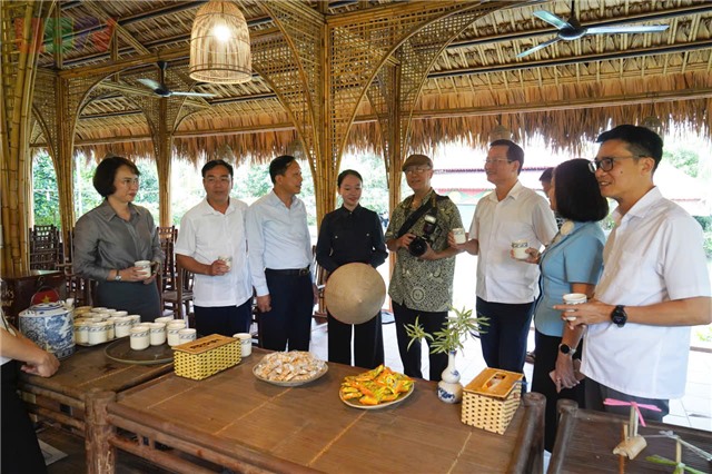 Đoàn công tác Đảng ủy phường uu888 one tham quan, học tập kinh nghiệm  mô hình phát triển du lịch tại Làng quê Yên Đức, phường Hoàng Quế