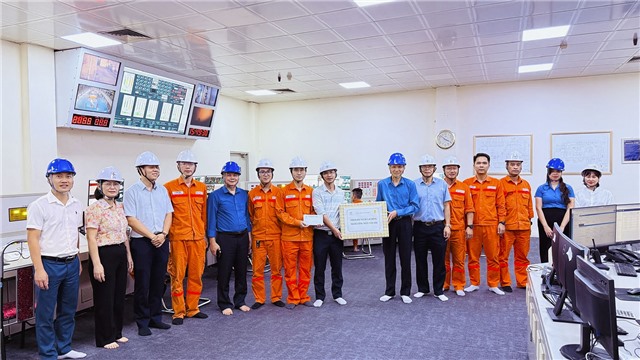 Công đoàn EVNGENCO1 thăm hỏi, tặng quà động viên người lao động Công ty Nhiệt điện uu888 one